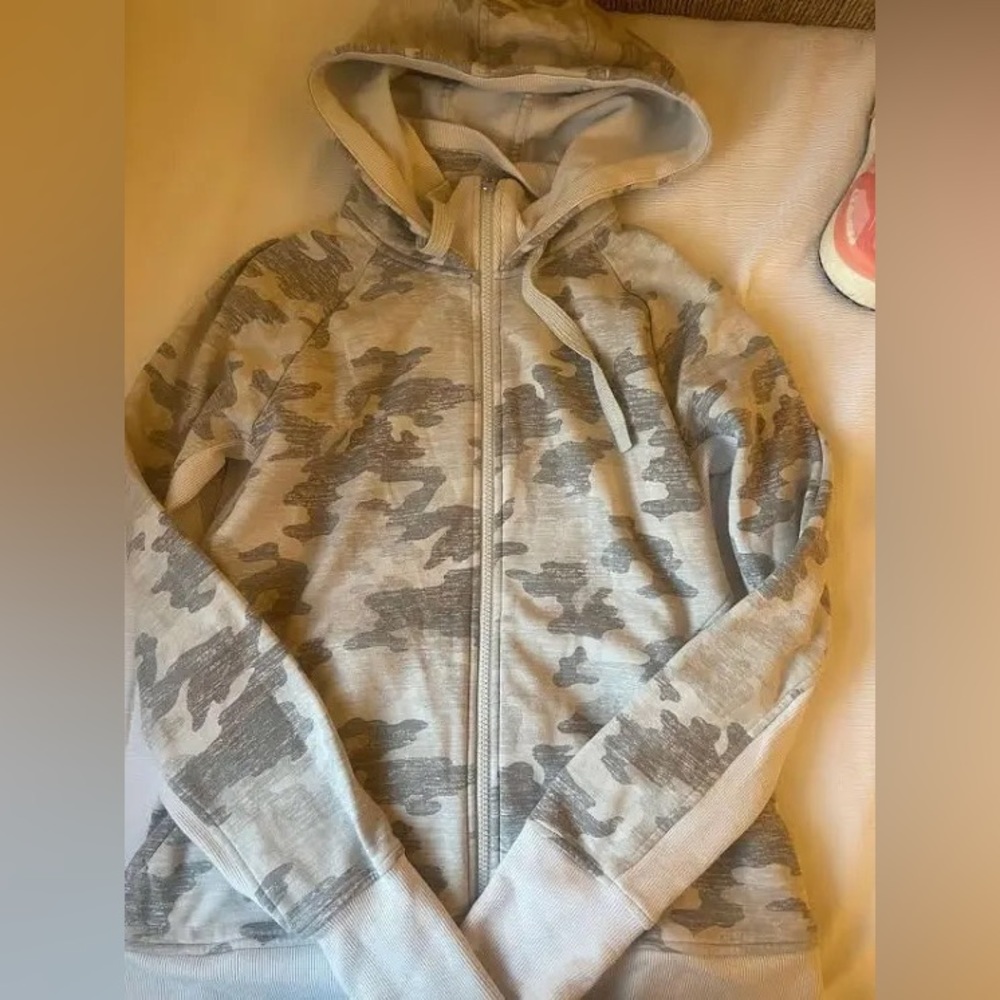 ATHLETA TRIUMPH PRINTED HOODIE